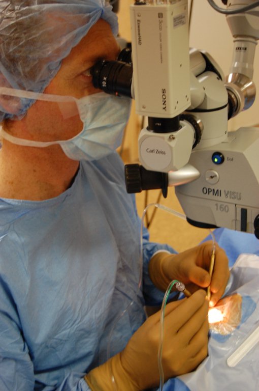 Le Docteur Gilles Lesieur opère en direct via Internet